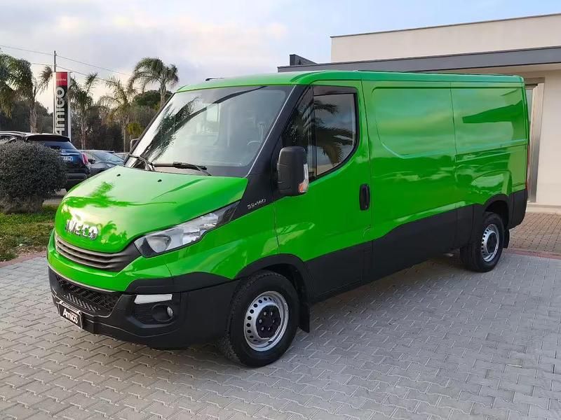 Usata Iveco Daily 136 CV (100 kW) 2016 Verde Furgone