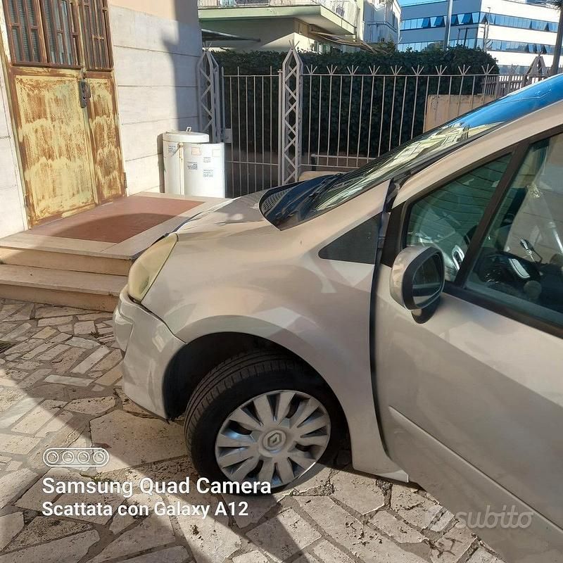 Grigio Usata 2009 Renault Modus Monovolume | 2000 € - Immagine 1/4
