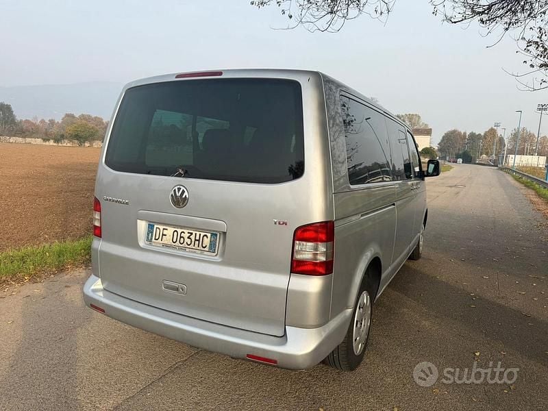 Usata VW Caravelle 2007 Grigio Monovolume