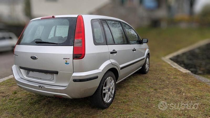 Usata Ford Fusion Zetec 68 CV (50 kW) 2002 Grigio Monovolume