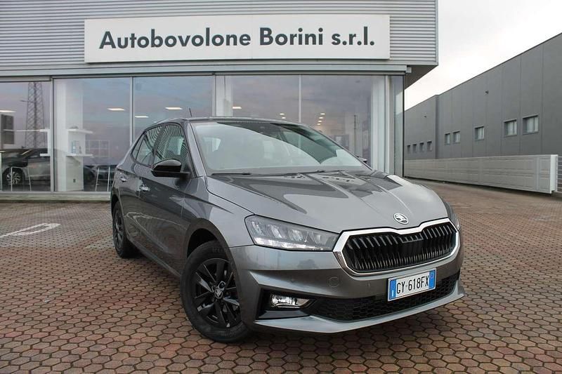 Grigio graphite Usata 2025 Skoda Fabia Tre volumi | 18.000 € (Buon prezzo) - Immagine 1/4