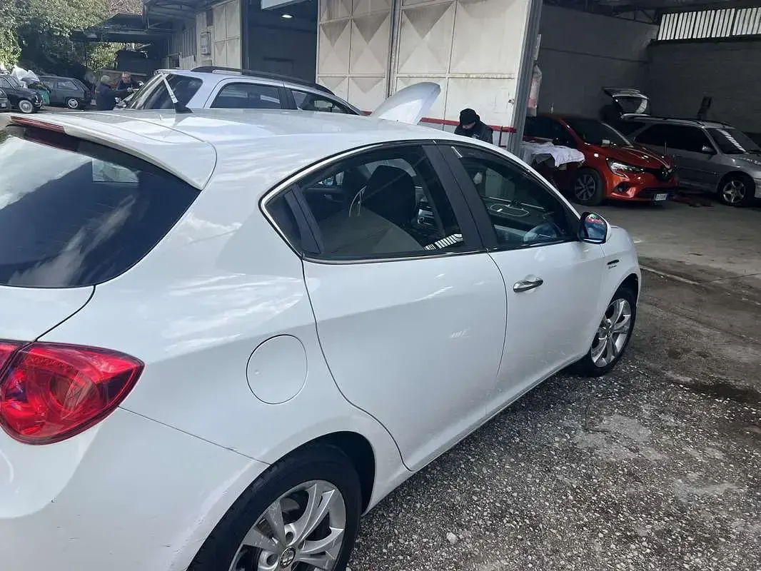 Usata Alfa Romeo Giulietta Exclusive 105 CV (77 kW) 2011 Utilitaria