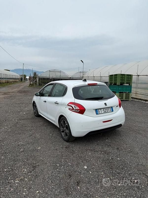 Usata Peugeot 208 82 CV (60 kW) 2014 Bianco Utilitaria