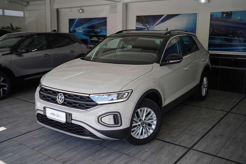 Usata VW T-Roc Life 110 CV (80 kW) 2023 Ascort grey SUV