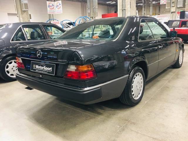 Usato 1991 Mercedes E300 3.0 Benzin 220 CV (12.900 €)