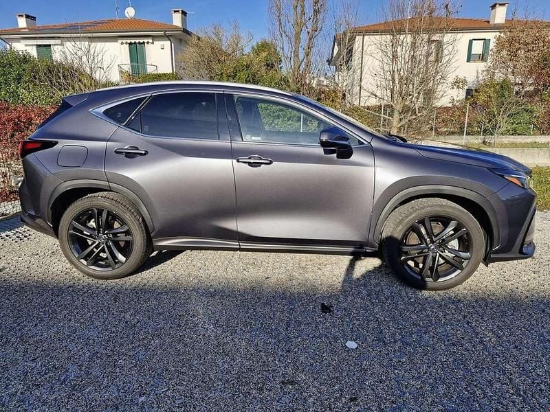 Grigio Usata 2024 Lexus NX450h+ SUV | 49.000 € (Super prezzo) - Immagine 1/4