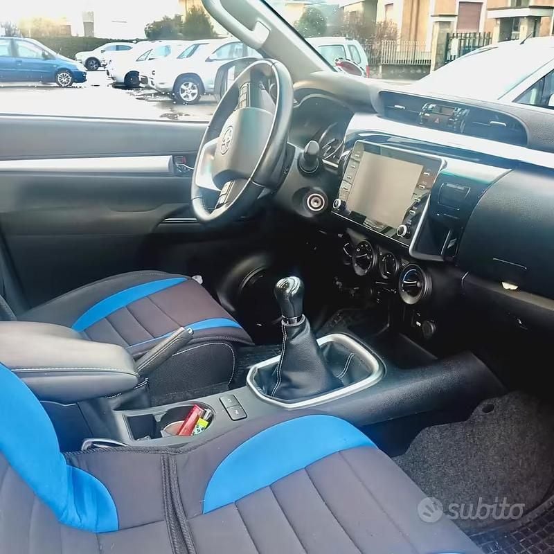 Usata Toyota HiLux 150 CV (110 kW) 2022 Bianco Pick-up