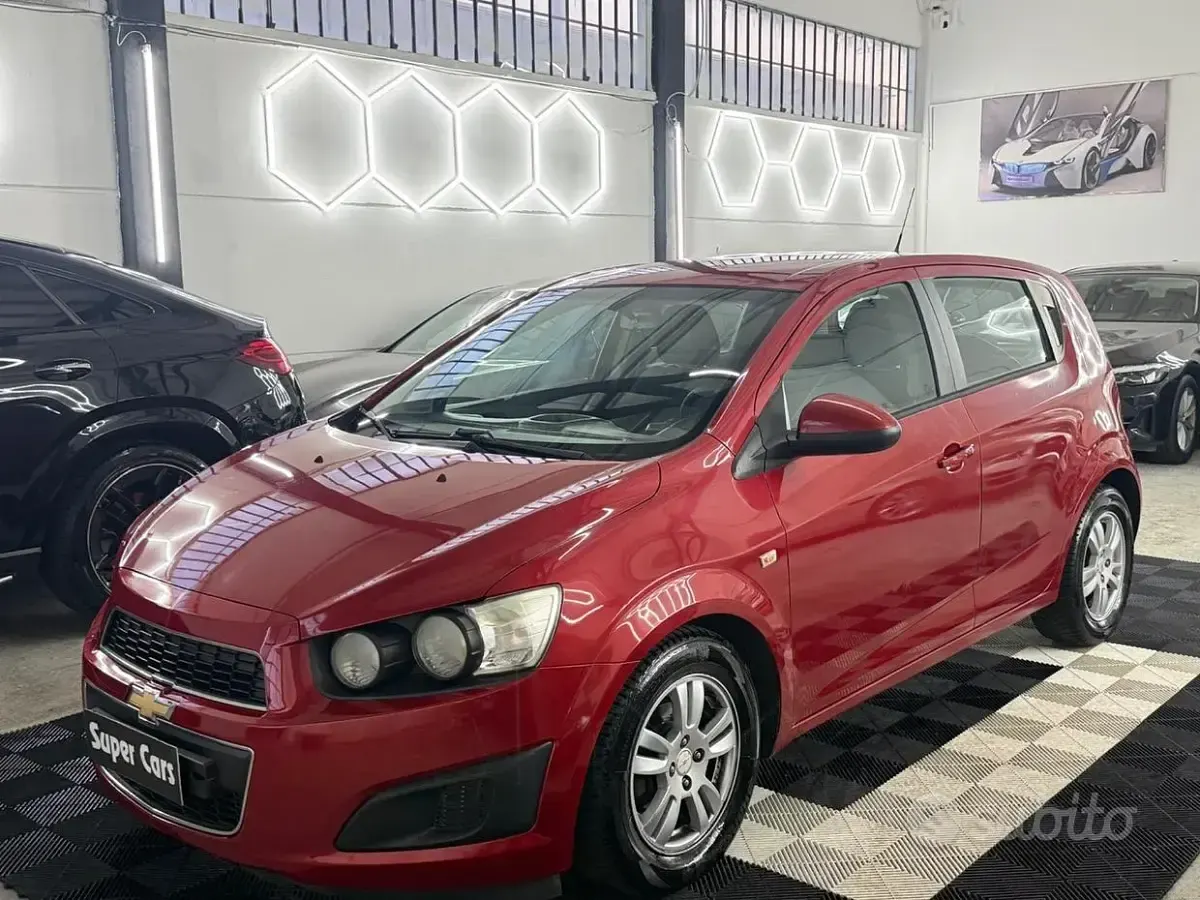 Usata Chevrolet Aveo LS 84 CV (61 kW) 2013 Rosso Berlina