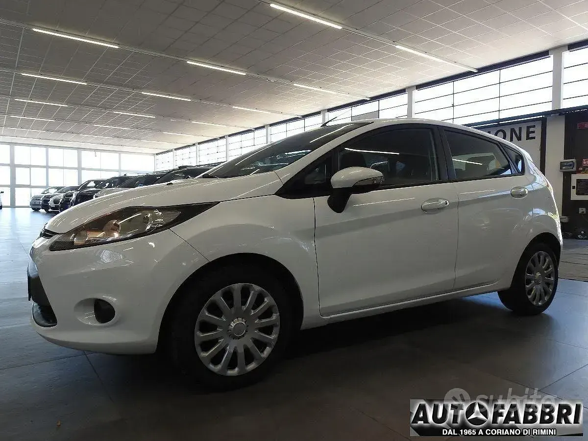 Usata Ford Fiesta Titanium 68 CV (50 kW) 2011 Bianco Berlina