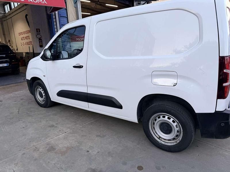 Gebraucht Opel Combo Edition 102 PS (75 kW) 2022 Weiß Van / Kleinbus
