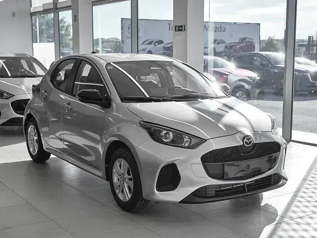 Nuova Mazda 2 116 CV (85 kW) 2026 Stormy silver Utilitaria