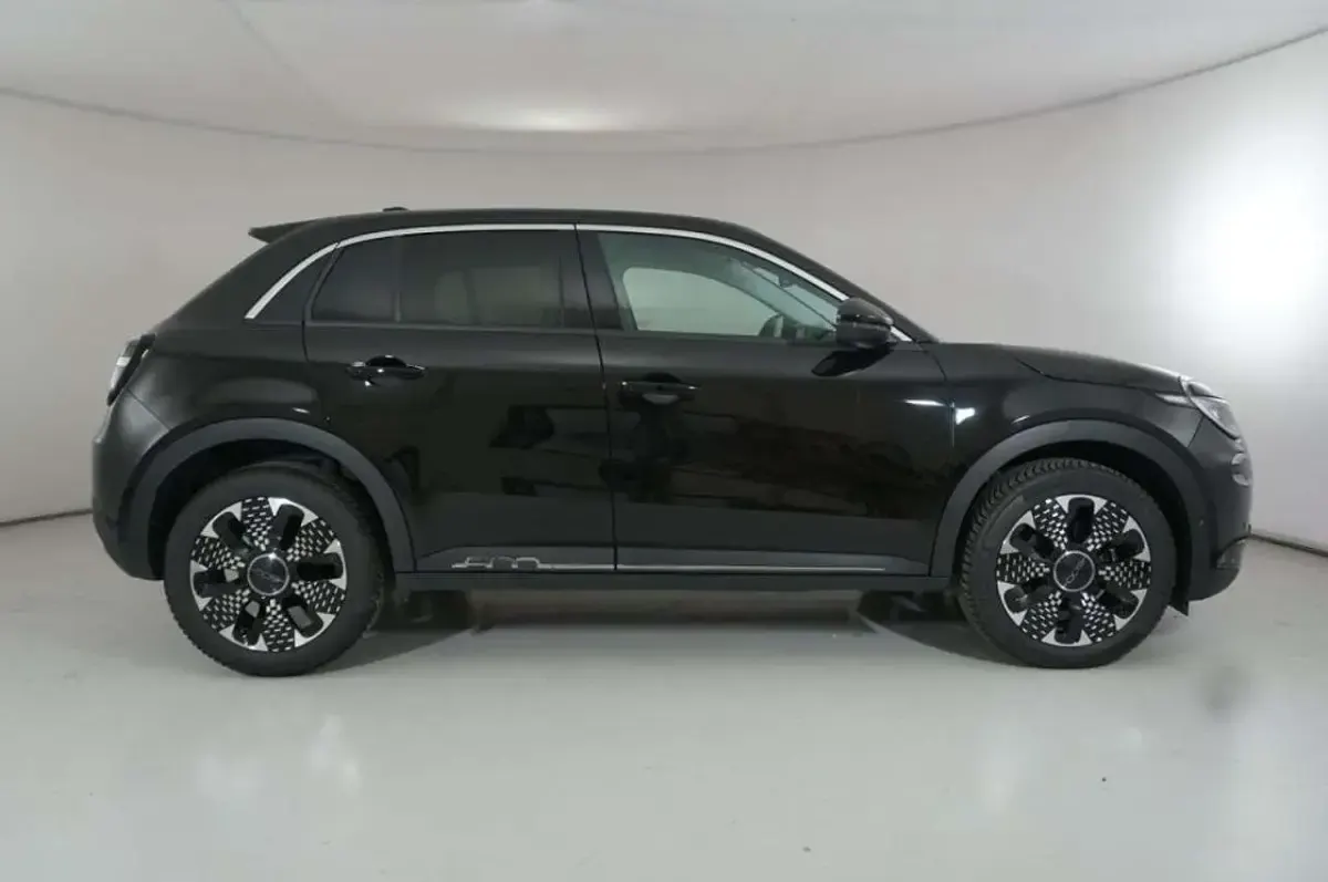 Usata Fiat 600 La Prima 101 CV (74 kW) 2025 Nero SUV