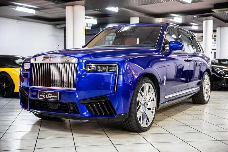 Nuova Rolls Royce Cullinan 571 CV (419 kW) 2025 Salamanca blue SUV