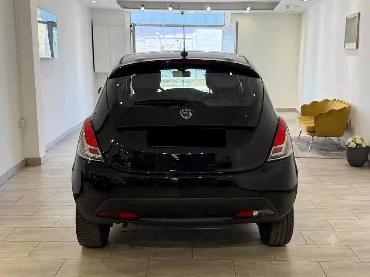 Usata Lancia Ypsilon S 69 CV (50 kW) 2024 Nero Utilitaria