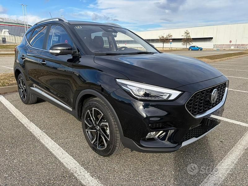 Usata MG ZS Luxury 106 CV (77 kW) 2024 Nero Station wagon