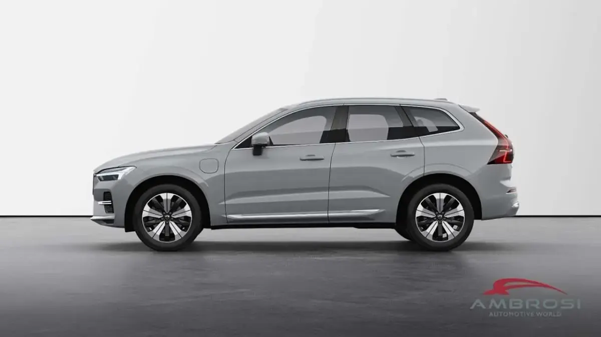 Nuova Volvo XC60 Core 350 CV (257 kW) 2025 Grigio SUV