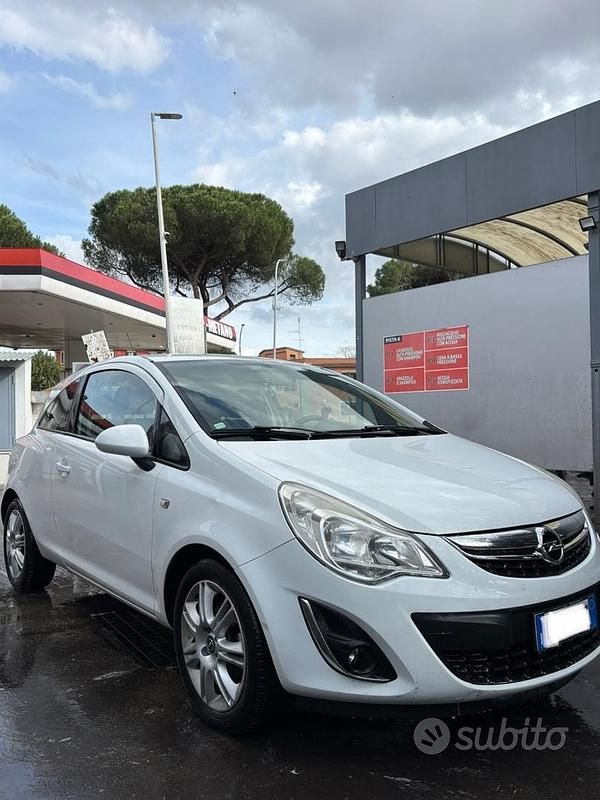 Bianco Usata 2012 Opel Corsa Tre volumi | 5000 € (Buon prezzo) - Immagine 1/3