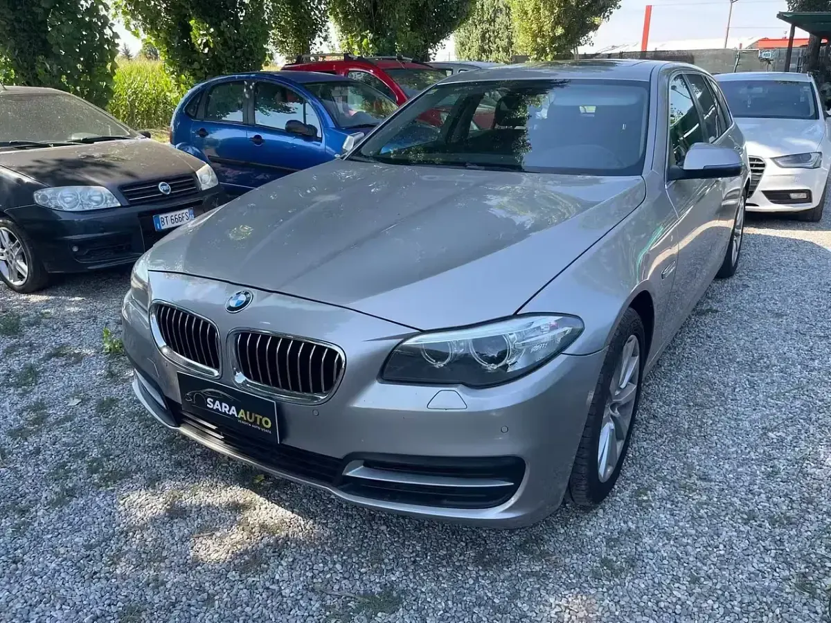 Usata BMW 520 Luxury Line 190 CV (139 kW) 2016 Oro Berlina