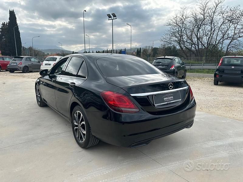 Usata Mercedes C180 122 CV (89 kW) 2020 Nero Berlina