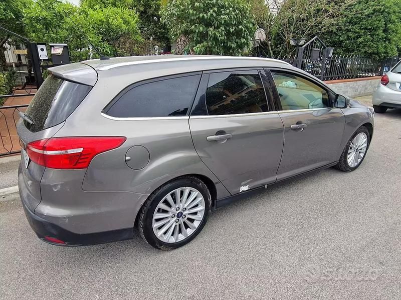 Usata Ford Focus Titanium 120 CV (88 kW) 2015 Grigio Station wagon