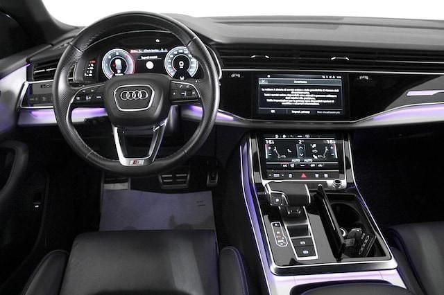 Usata Audi Q8 Sport 286 CV (210 kW) 2022 Grigio daytona perla SUV