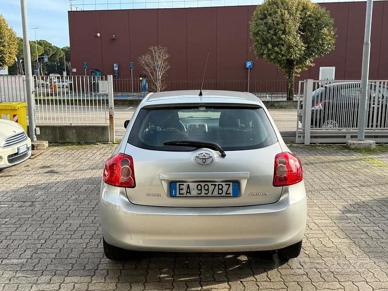 Usata Toyota Auris Sol 90 CV (66 kW) 2009 Grigio Utilitaria