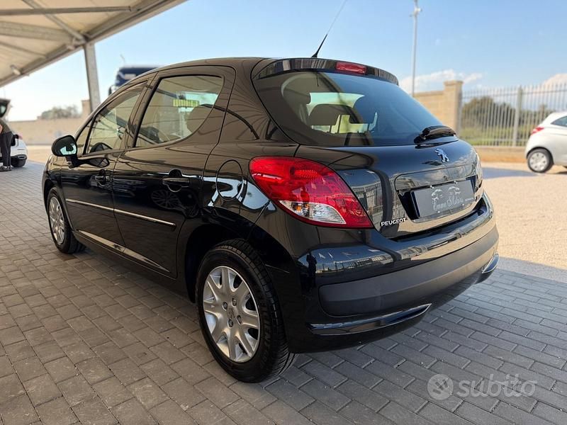 Usata Peugeot 207 70 CV (51 kW) 2012 Nero Berlina