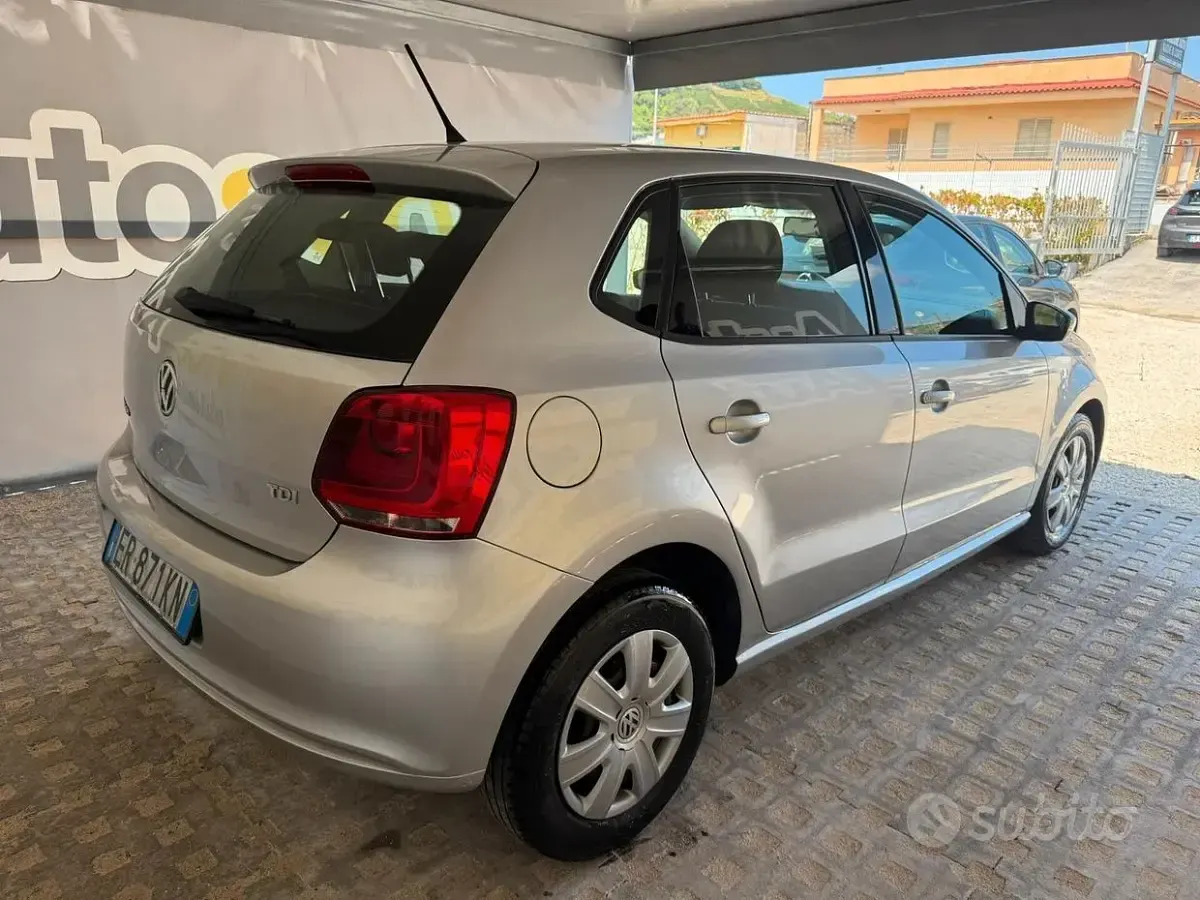 Usata VW Polo Trendline 75 CV (55 kW) 2013 Grigio Utilitaria
