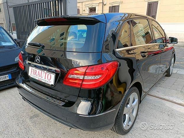 Usata Mercedes B200 135 CV (99 kW) 2012 Nero Monovolume