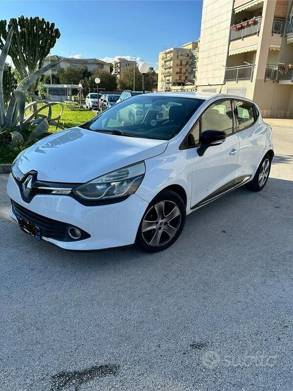 Bianco Usata 2013 Renault Clio IV Tre volumi | 5500 € (Ottimo prezzo) - Immagine 1/4