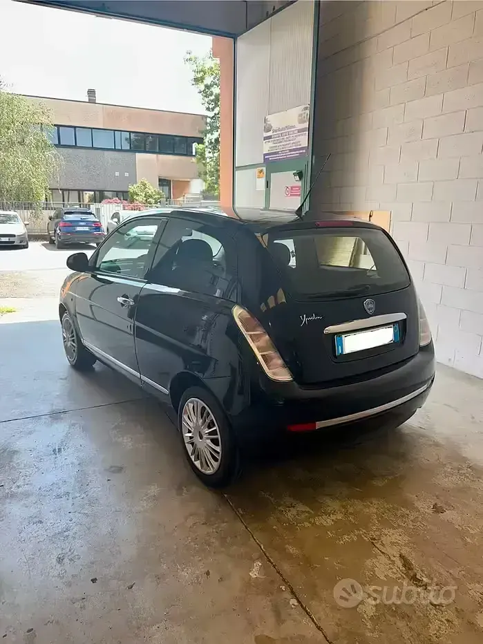 Usata Lancia Ypsilon 69 CV (50 kW) 2011 Nero Utilitaria
