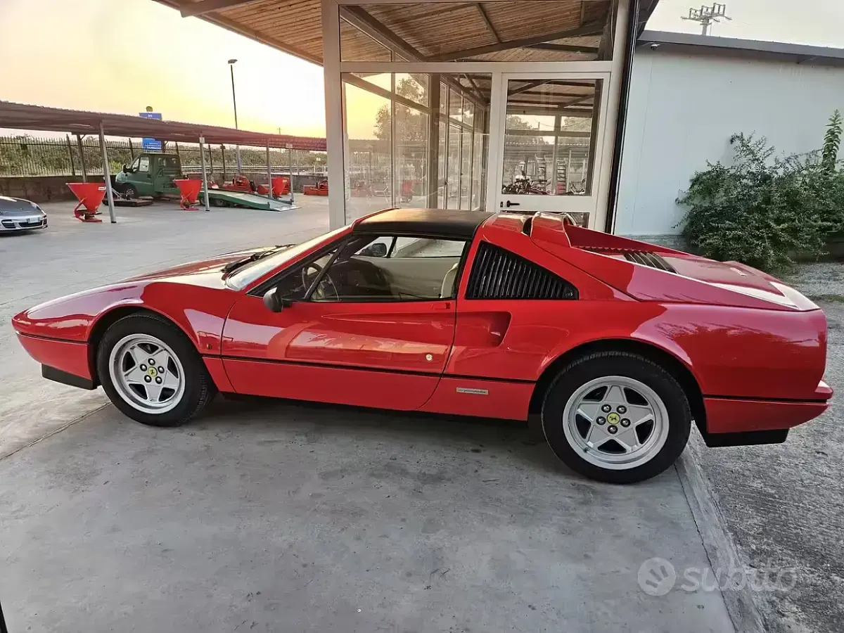 Usata Ferrari 328 270 CV (198 kW) 1986 Rosso Cabrio