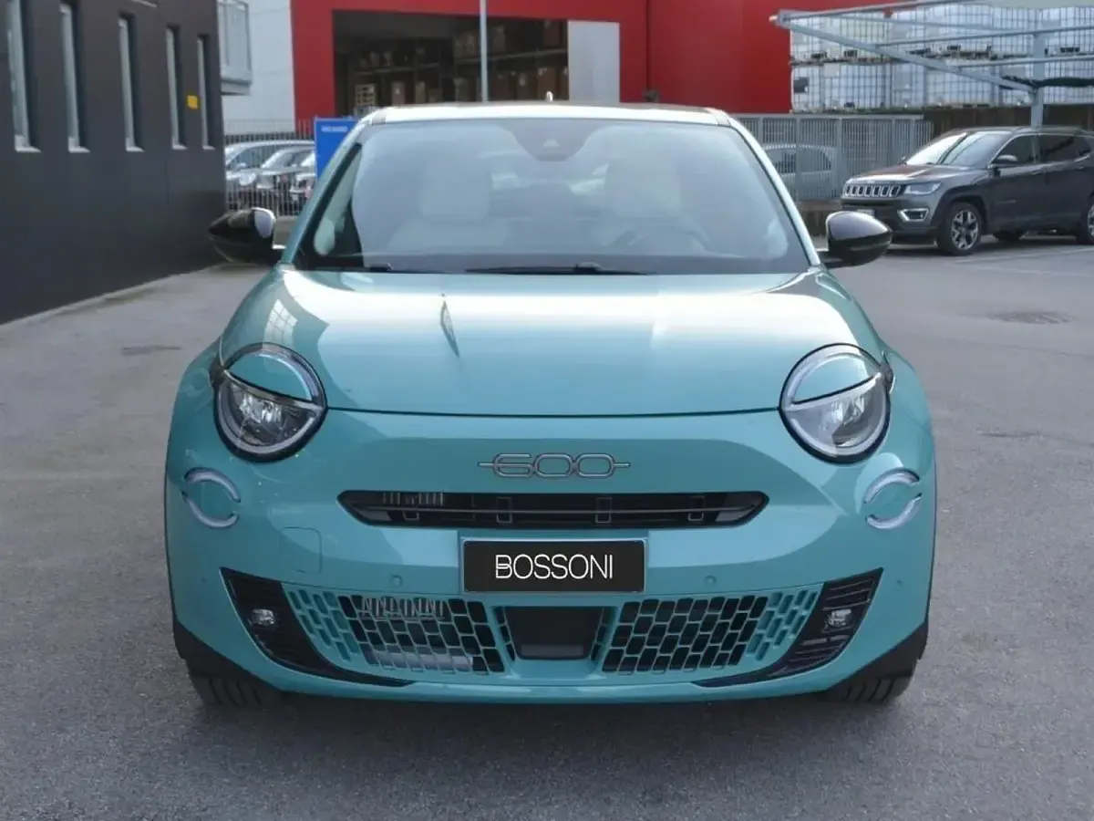 Usata Fiat 600 La Prima 110 CV (80 kW) 2025 Blu SUV