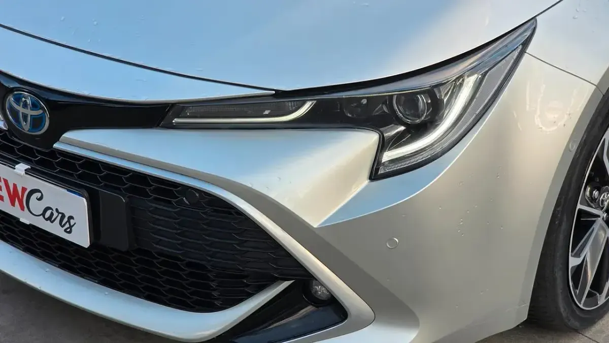 Usata Toyota Corolla Style 152 CV (111 kW) 2019 Argento Station wagon
