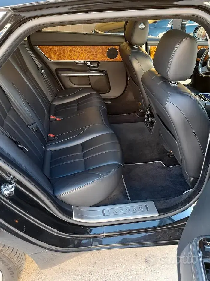 Usata Jaguar XJ 275 CV (202 kW) 2011 Nero Berlina