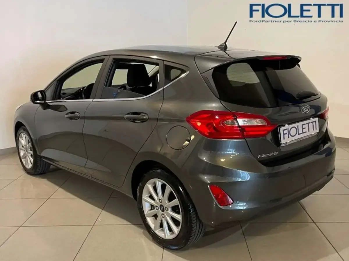 Usata Ford Fiesta Titanium 86 CV (63 kW) 2018 Grigio Utilitaria