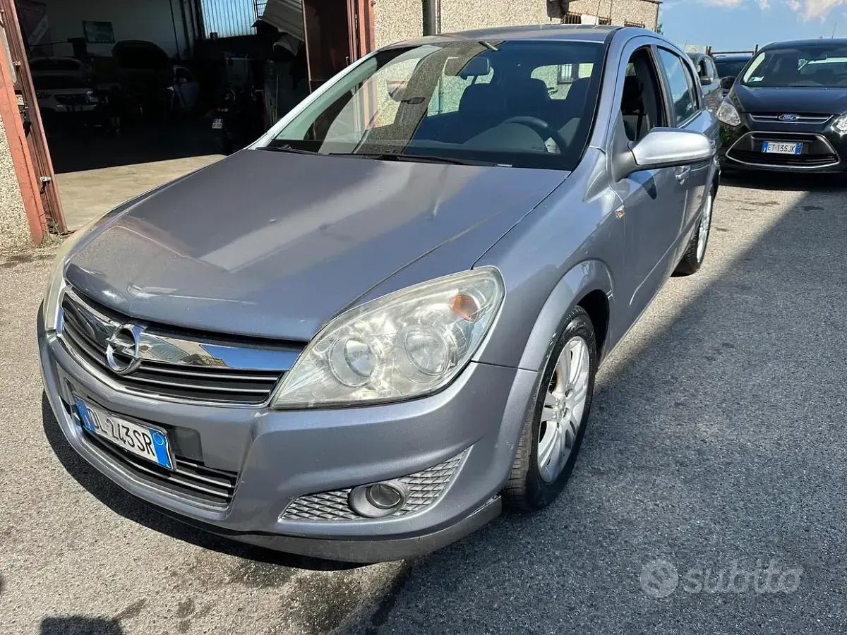 Usata Opel Astra Cosmo 115 CV (84 kW) 2008 Grigio Berlina