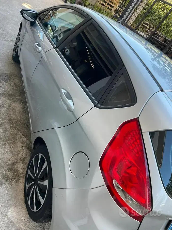 Usata Ford Fiesta 97 CV (71 kW) 2009 Grigio Berlina