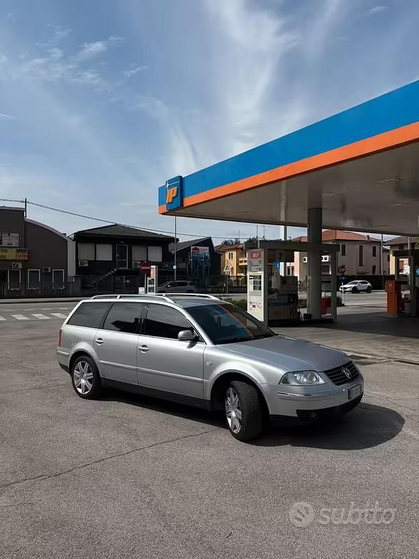 Usata VW Passat 131 CV (96 kW) 2001 Grigio Station wagon