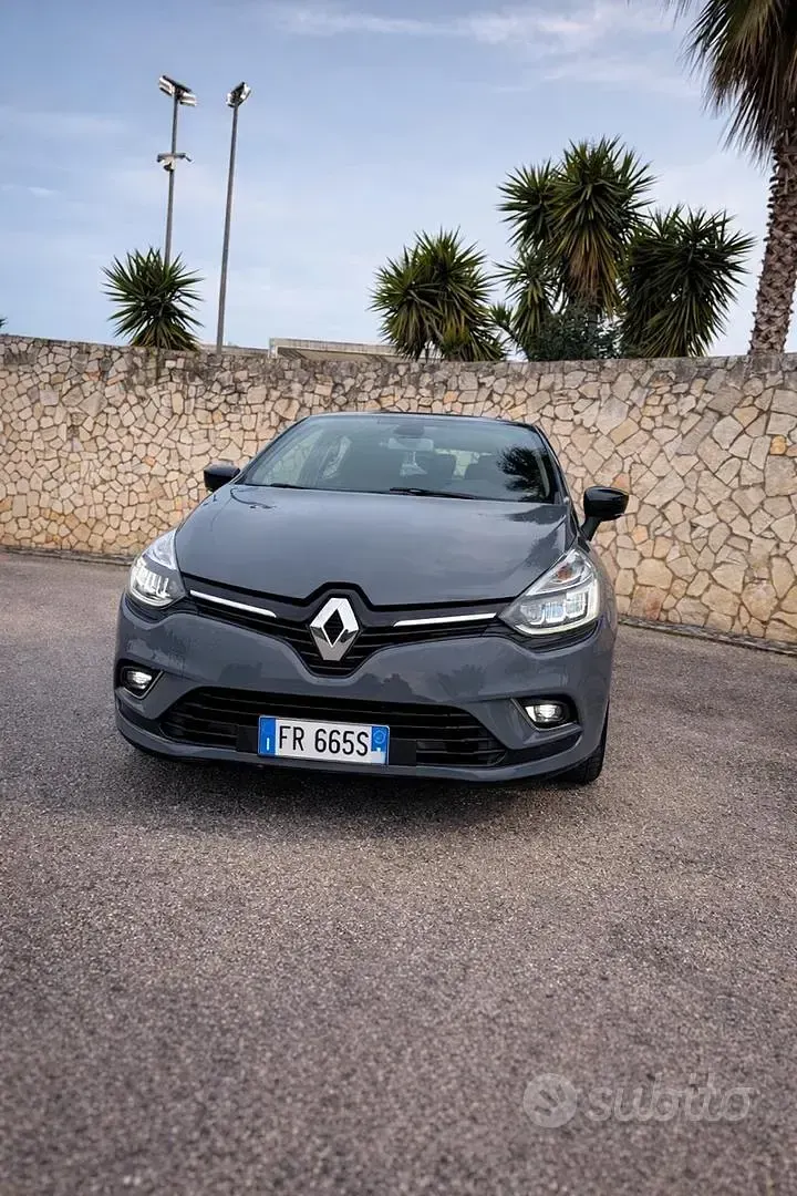 Usata Renault Clio 75 CV (55 kW) 2019 Grigio Utilitaria