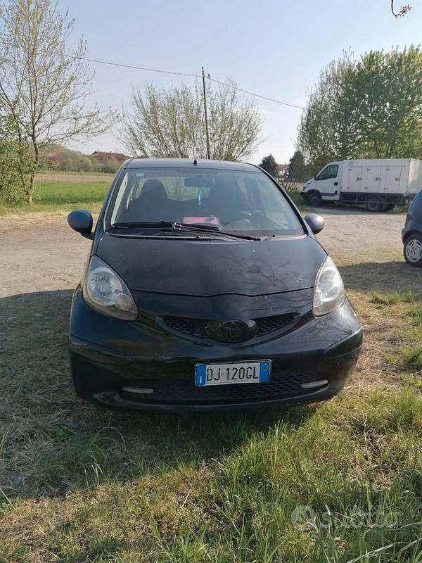 Usata Toyota Aygo 68 CV (50 kW) 2005 Nero Utilitaria
