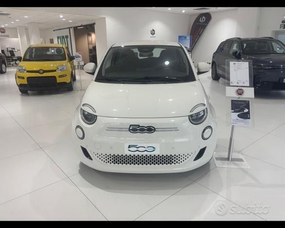 Usata Fiat 500e 86 kW (118 CV) 2024 Bianco Utilitaria