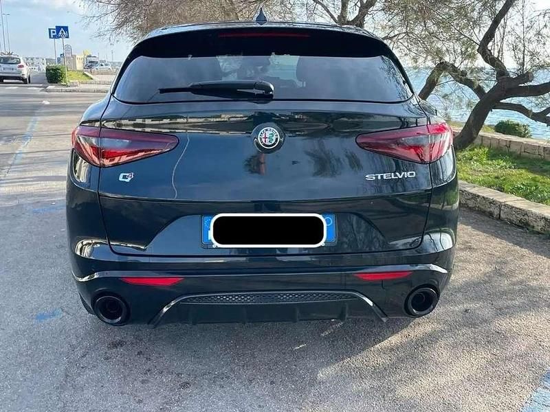 Nero Usata 2022 Alfa Romeo Stelvio Veloce SUV | 34.000 € (Buon prezzo) - Immagine 1/4