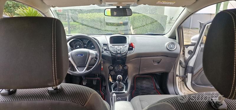 Usata Ford Fiesta Titanium 97 CV (71 kW) 2015 Grigio Berlina