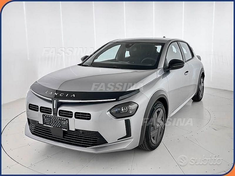 Usata Lancia Ypsilon 110 CV (80 kW) 2025 Grigio Utilitaria