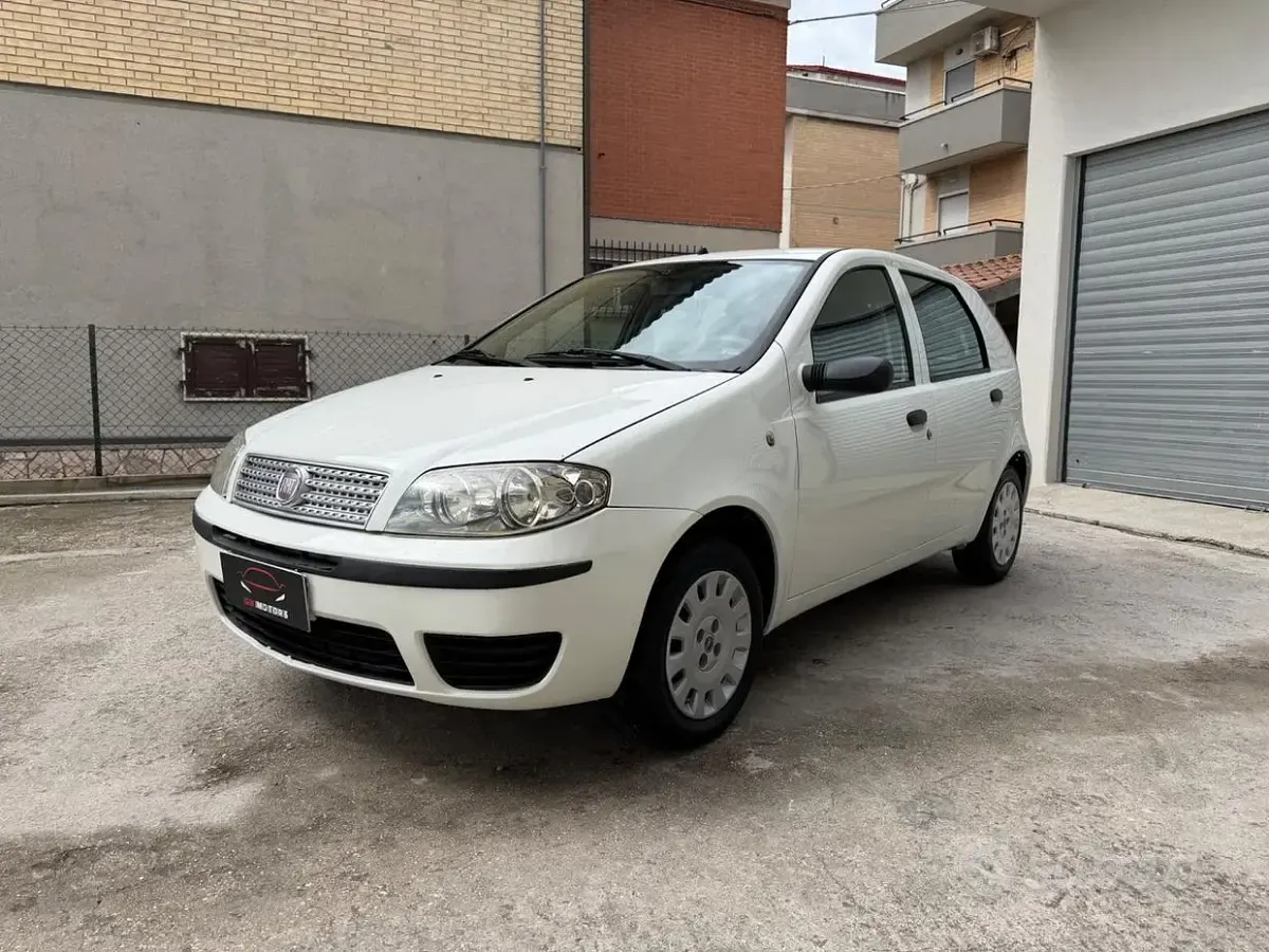 Usata Fiat Punto Classica 60 CV (44 kW) 2010 Bianco Utilitaria