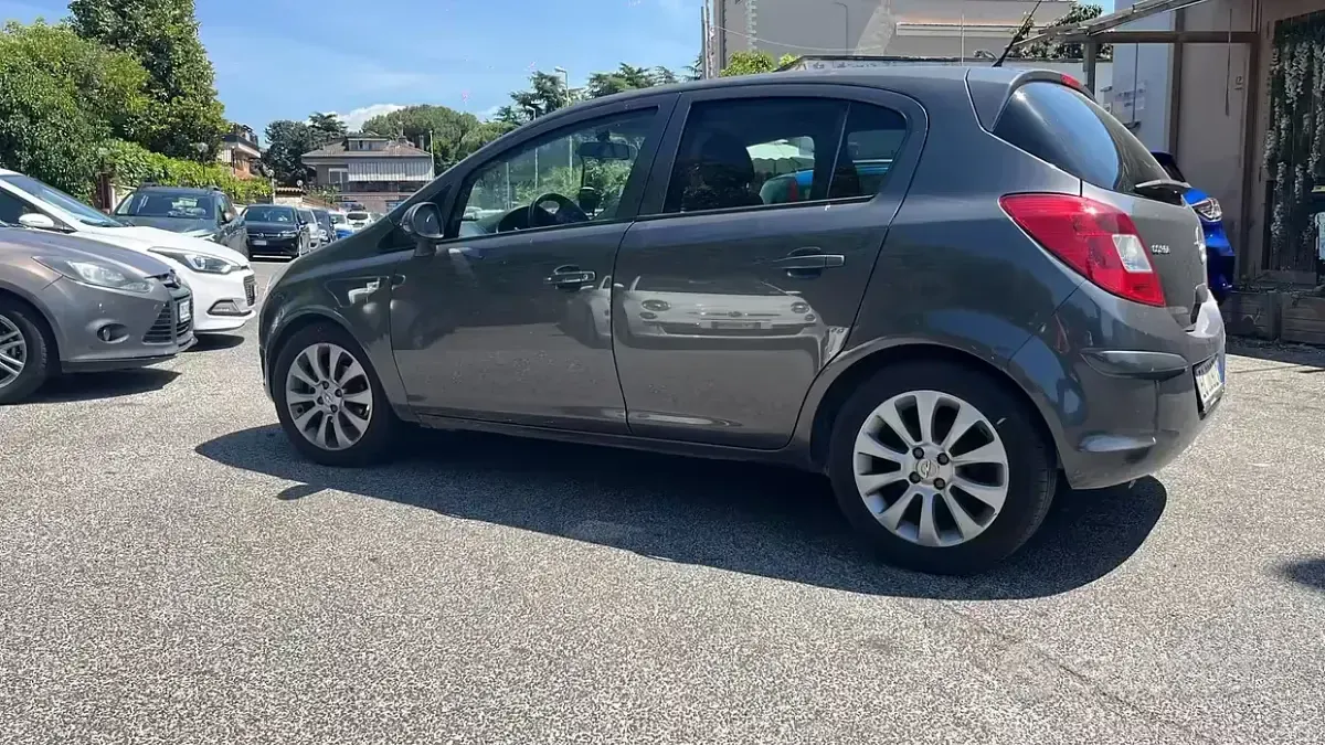 Usata Opel Corsa 85 CV (62 kW) 2010 Grigio Utilitaria