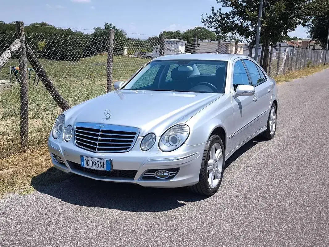 Usata Mercedes E280 Avantgarde 190 CV (139 kW) 2007 Argento Berlina