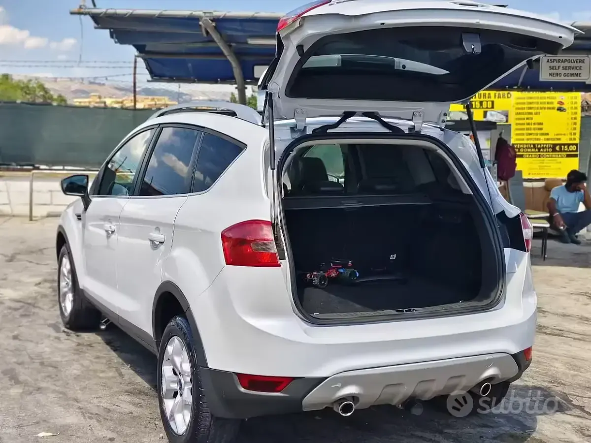 Usata Ford Kuga 136 CV (100 kW) 2011 Bianco SUV