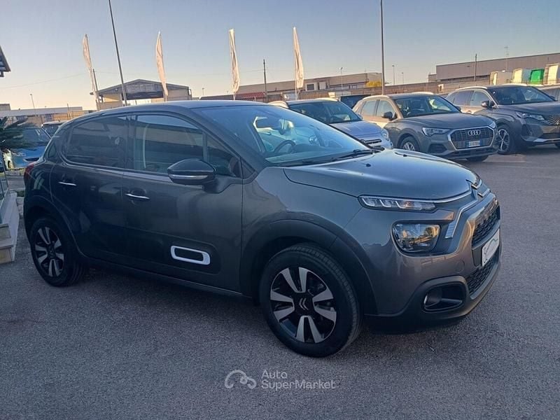 Gray Usata 2023 Citroën C3 Shine Tre volumi | 15.500 € (Buon prezzo) - Immagine 1/4